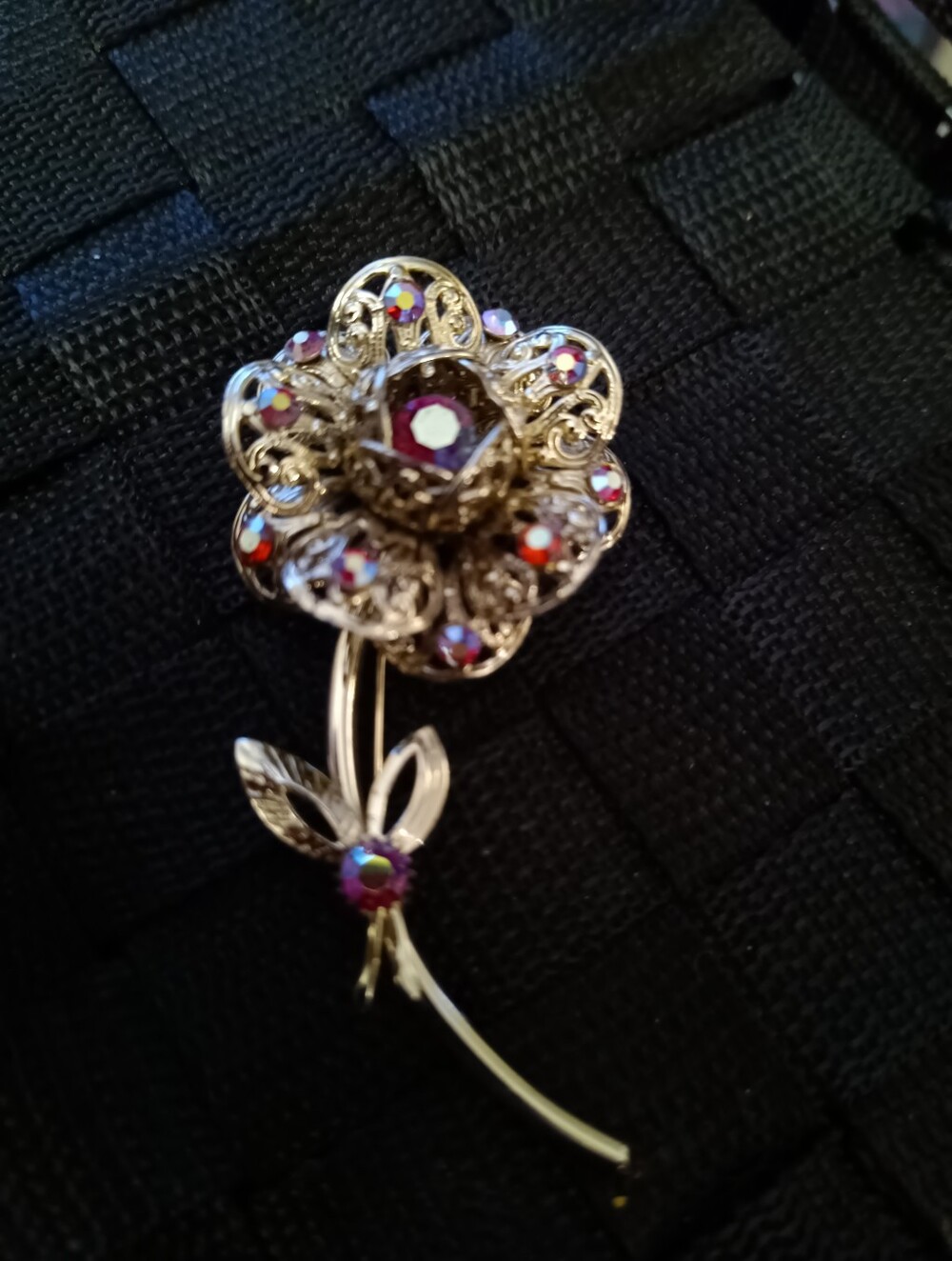 1961 Sarah Coventry Flower Red Aurora Borealis Rhinestone Brooch Pin - Picture 6 of 6